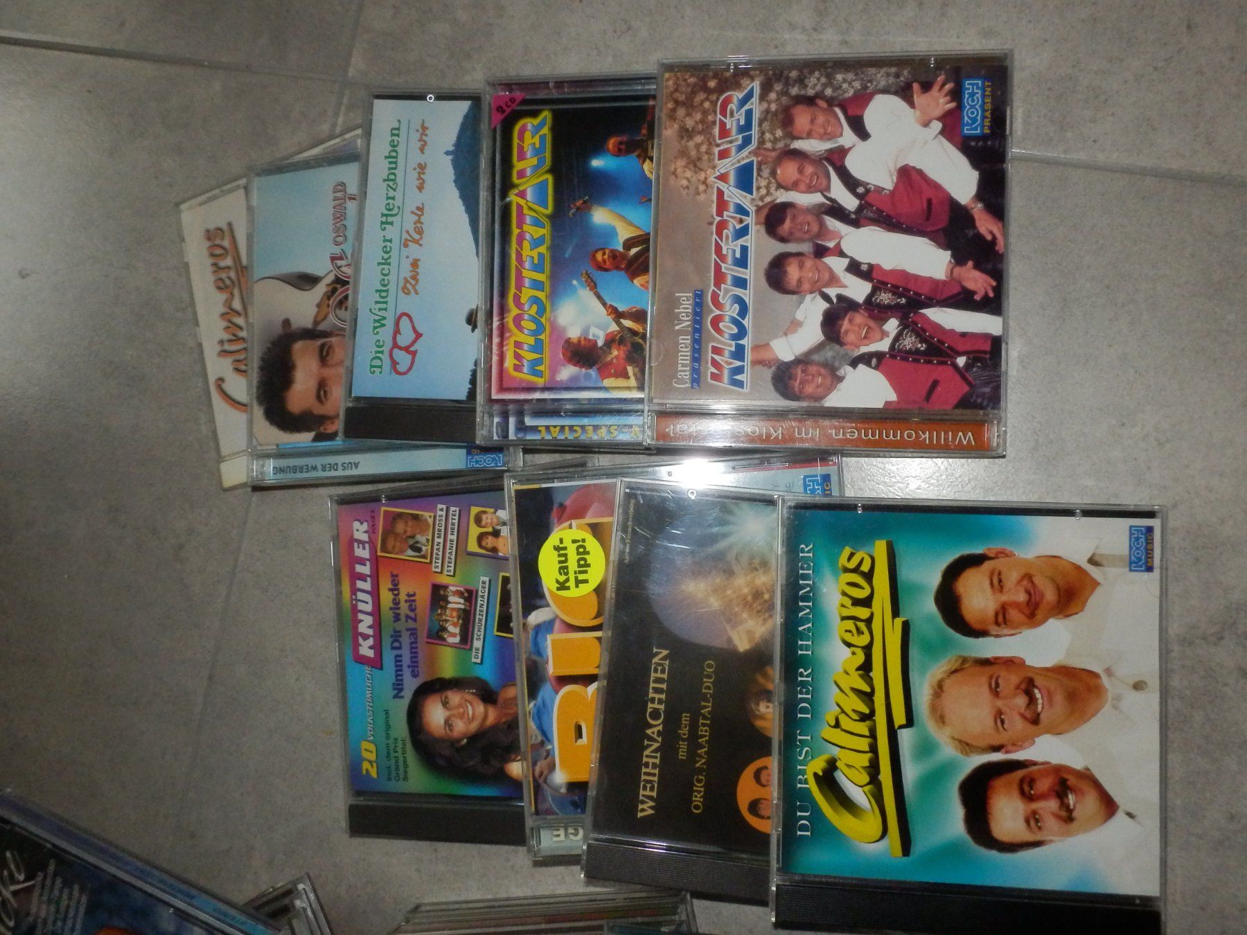 CD: Lot de 45 CD de variété folklorique et divers groupes – Usato da Apples venduto da Photec18 2