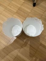 2 Vasi da fiori bianchi in metallo, decorativi!