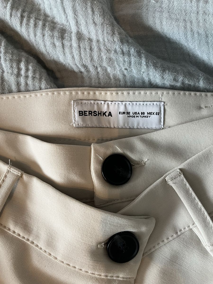 Bershka Pantaloni: Bershka Barrel Ecru Gr.32 – Usato da Einsiedeln venduto da Nomi05 2