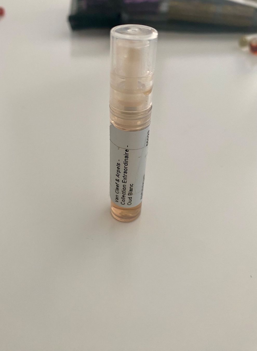 Van Cleef Parfums & Eau de Toilette: Oud Blanc Van Cleef & Arpels 1,5ml – D'occasion à Genève par inn_n9kf