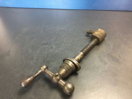 Gebrauchte Spindel mit Skala von Drehbank oder ändlich