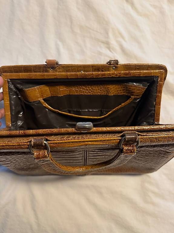 Taschen für Damen: Vinted tasche aus Leder  – Gebraucht aus Luzern von fer_68nv 1
