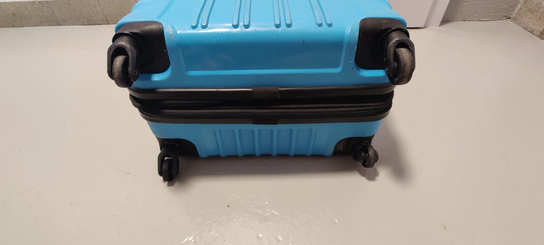 Reisekoffer: Swiss Bag - Tourist Koffer M – Gebraucht aus Zürich von Kevinhoexe 6