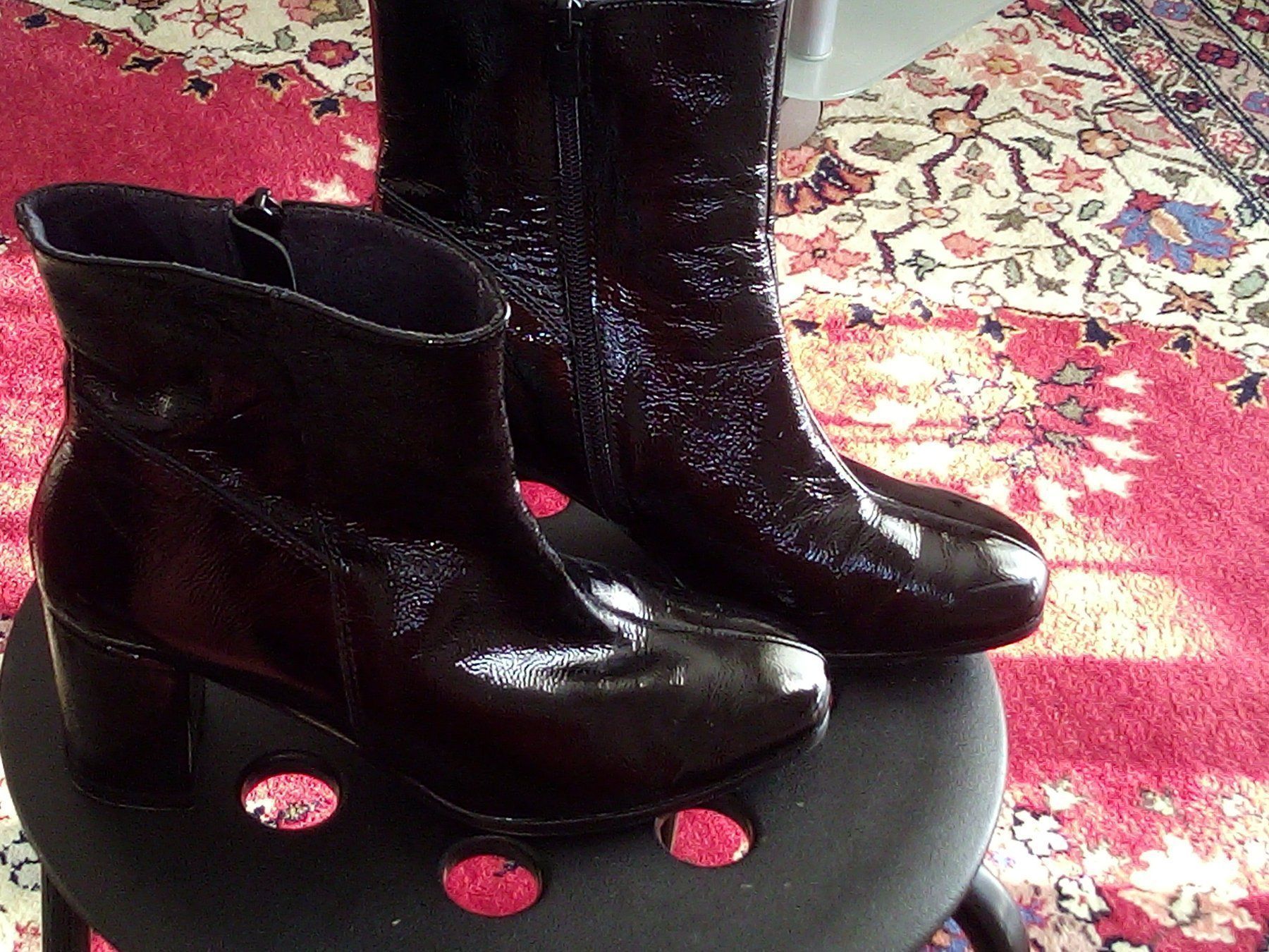 Scarpe da donna: Schwarze Lacklederstiefelette Grösse 37 – Usato da Zürich venduto da Mitzi6 1