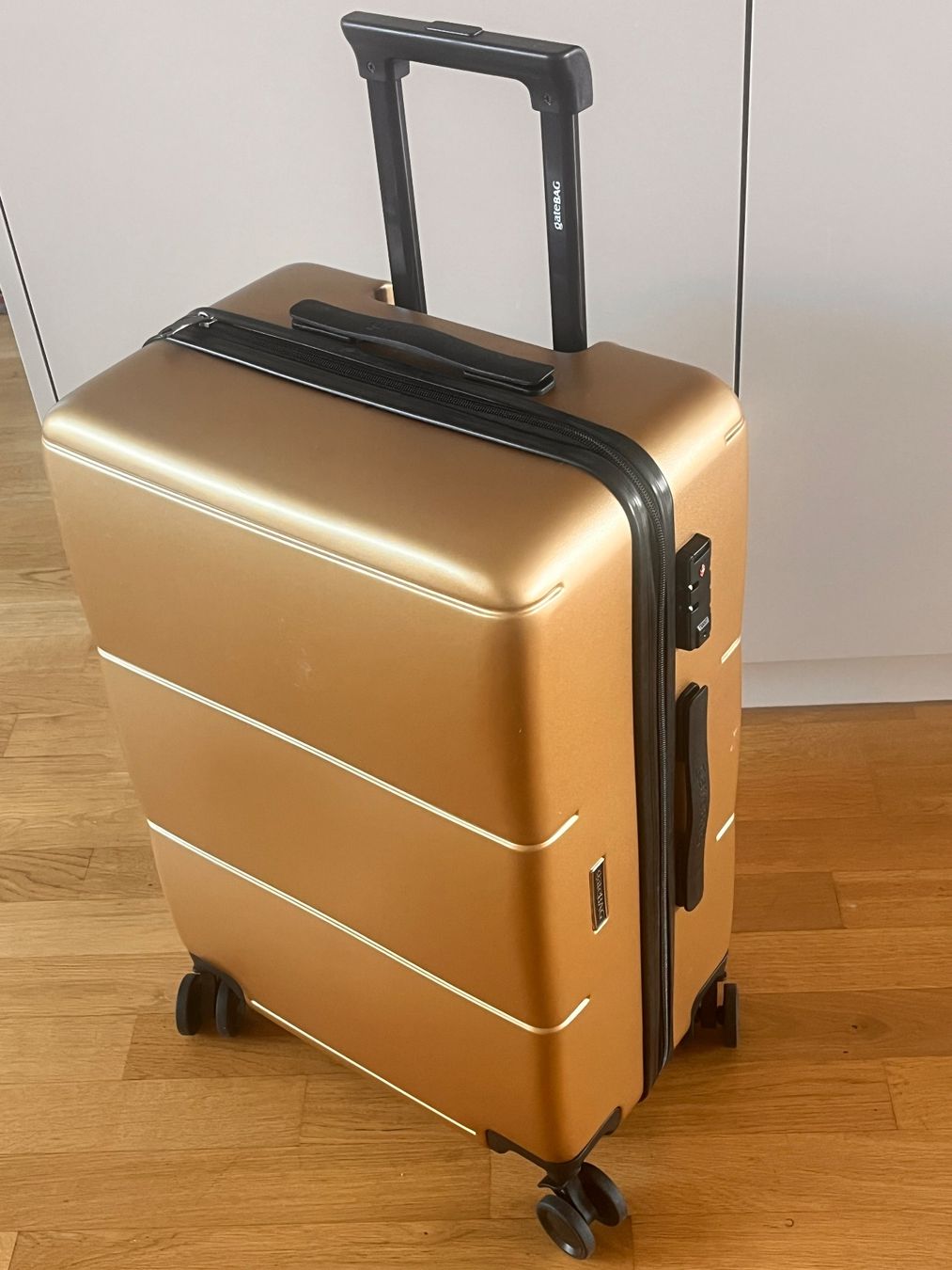 Valises de voyage: Rollkoffer Gold, Neuwertig – Neuf (Voir description) à Laupen BE par Rohe5500 1