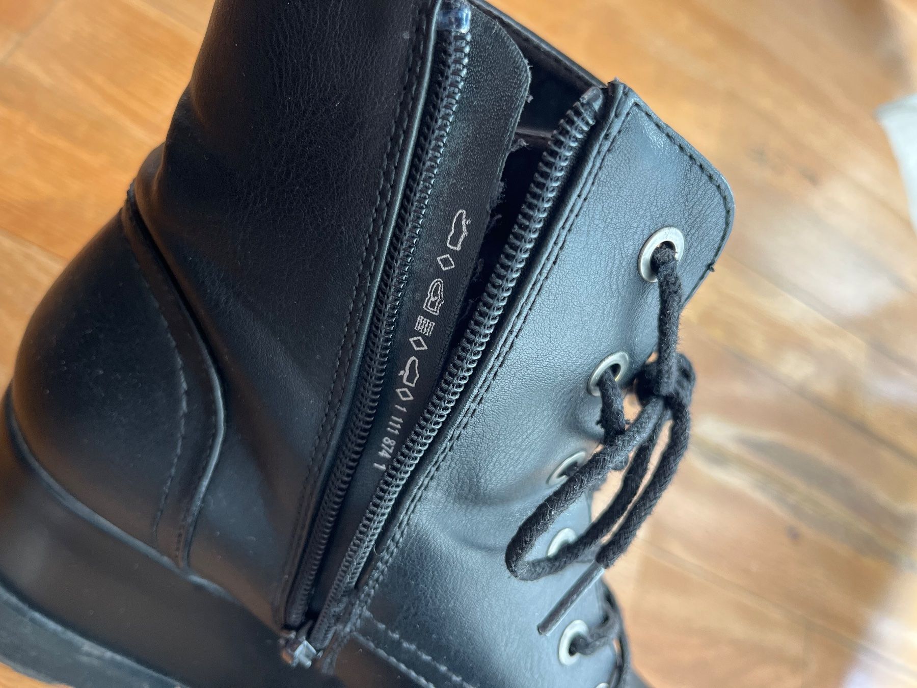 Dosenbach Scarpe da donna: Schwarze Plateau Stiefel, Grösse 40, gebraucht – Usato da Ittigen venduto da str_9dw5 4