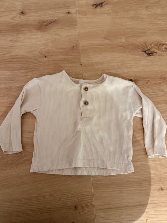 Baby Langarmshirt, Gr. 80, Beige, Knöpfe.