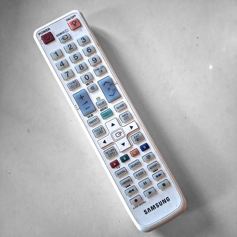 Appareils TV: Téléviseur Samsung 32 pouces type UE32D6510 – D'occasion à St-Sulpice VD par vid_wz89 4