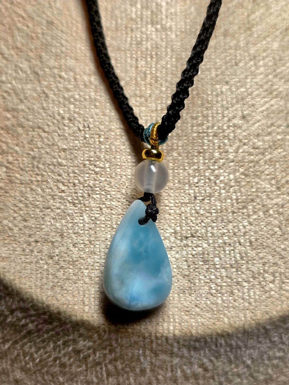 Minerali & Pietre curative: Larimar Anhänger an Kordelkette – Nuovo e nell'imballaggio originale da Matzingen venduto da Shay_Crystalz 2