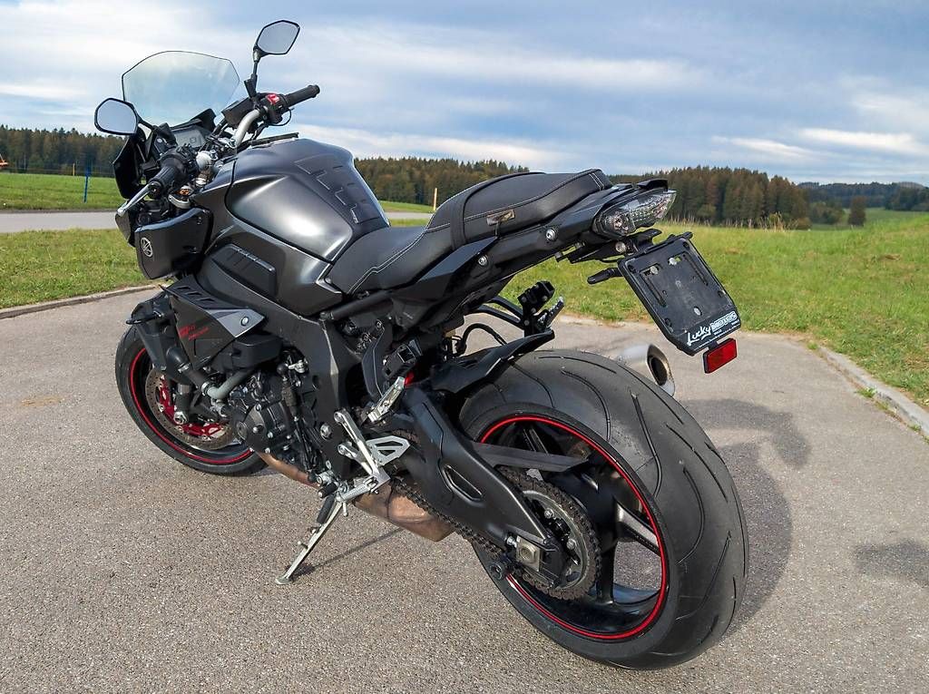 Strada: Yamaha MT10 - équipée voyage – Usato da Romanens venduto da oov_2jh7 2