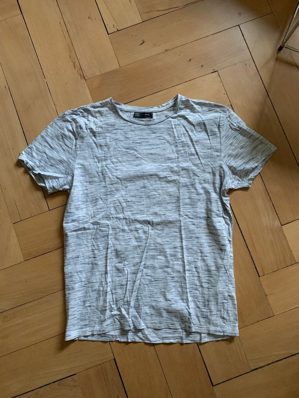 Bershka T-shirts: BERSHKA - T-Shirt hellgrau meliert L – D'occasion à Zürich par Diazaio