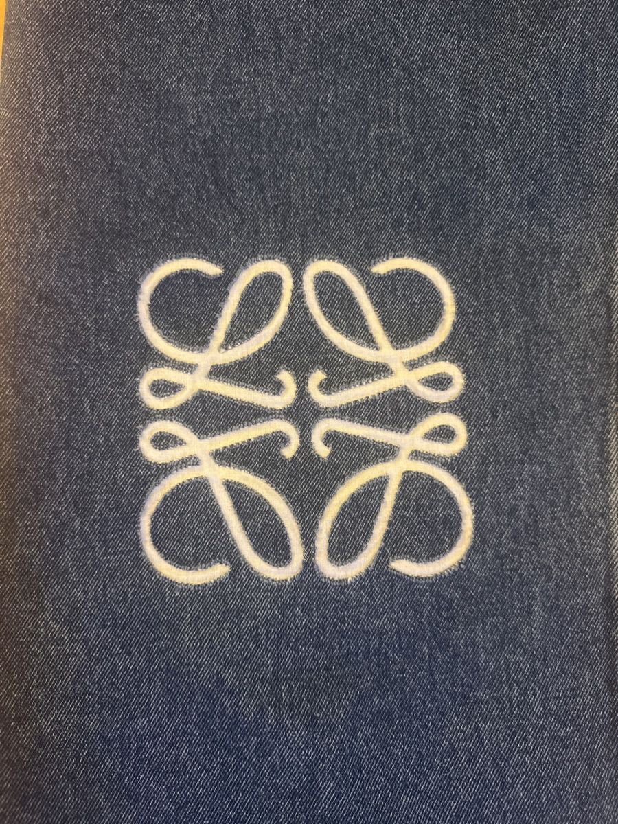Loewe Jeans: LOEWE Anagram Jeans Gr. 40 Neuwertig – Nuovo (secondo la descrizione) da Ebmatingen venduto da eri_2qcn 1