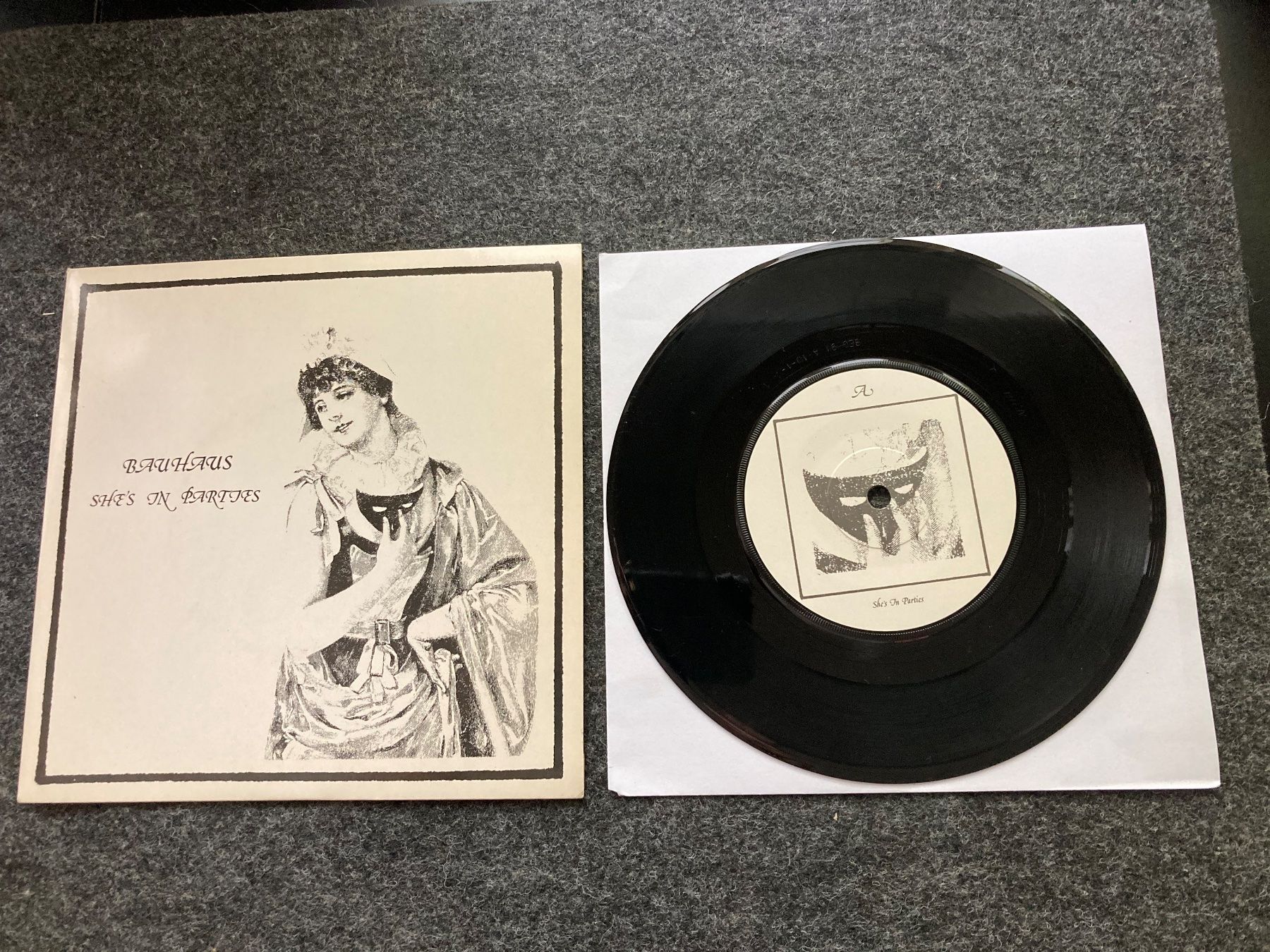 Dischi in vinile: Bauhaus - She's In Parties – Usato da Fribourg venduto da Karushi