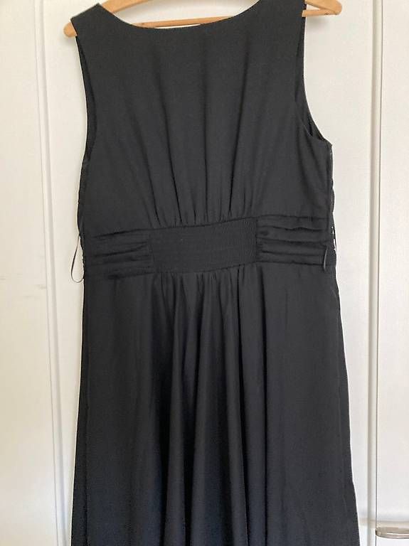Vestiti: Festkleid – Usato da Basel venduto da Blaetzlibajass 1