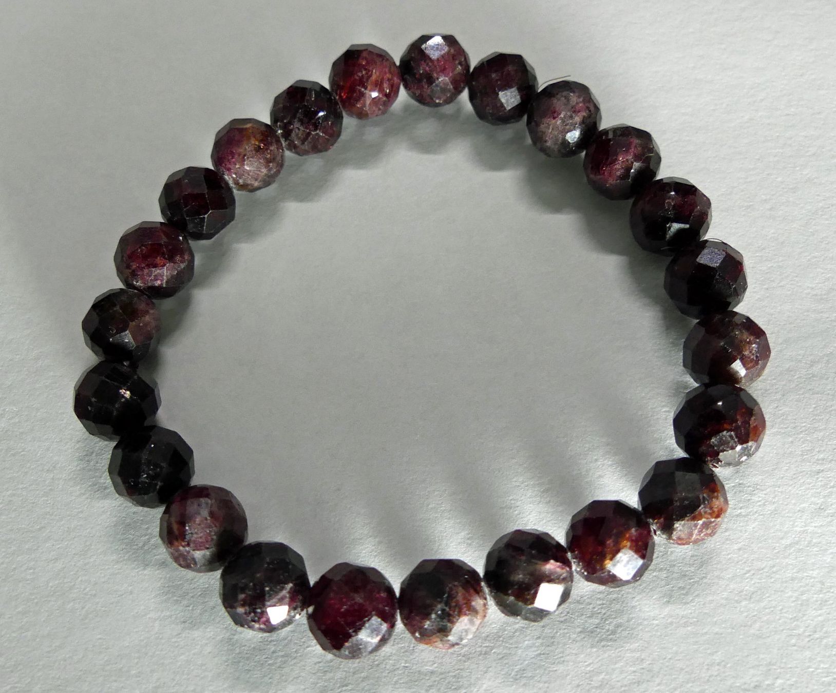 Bracciali & Braccialetti: Armband mit facettierten Granaten – Nuovo e nell'imballaggio originale da Matten b. Interlaken venduto da kero71 2