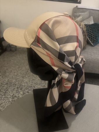🎄🎁Elegante Burberry Kappe mit Seidenschal - Frühlingslook!