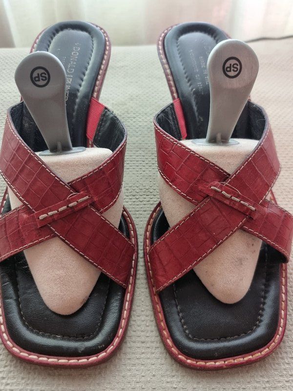 Damenschuhe: DONALD J PLINER Slipper, LEDER, rot, Gr 9 – Gebraucht aus Basel von Mamaree
