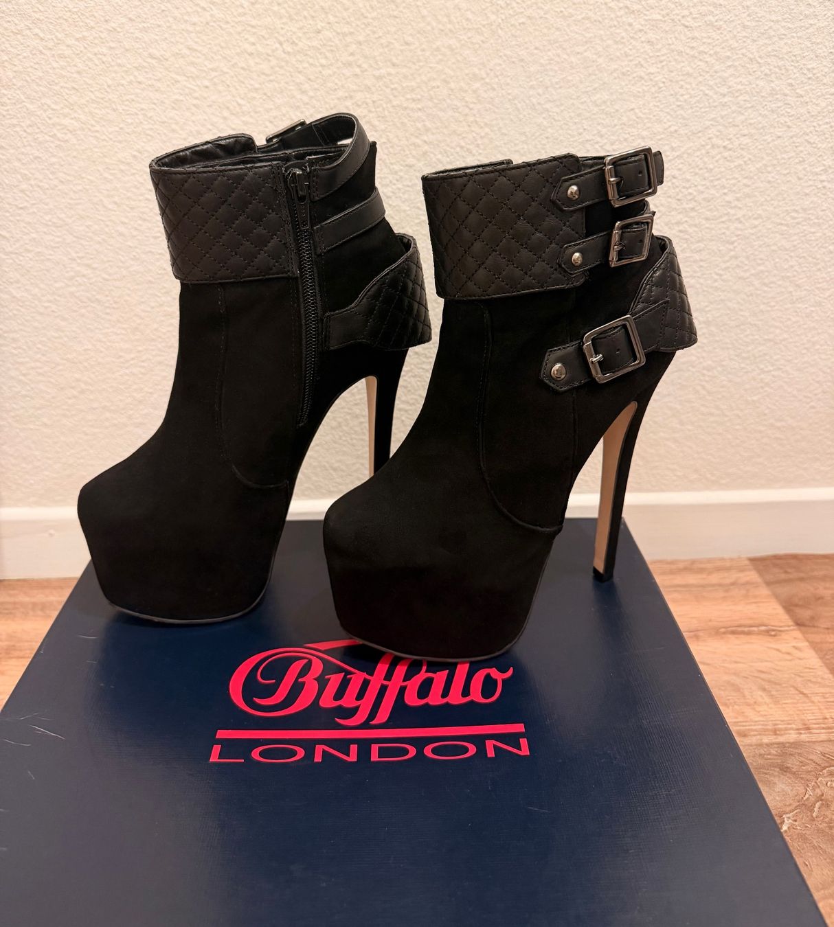 Buffalo Damenschuhe: Buffalo Plateau Ankle Boots / High Heel Platform Boots – Neu (gemäss Beschreibung) aus Zug von mcm.v.i