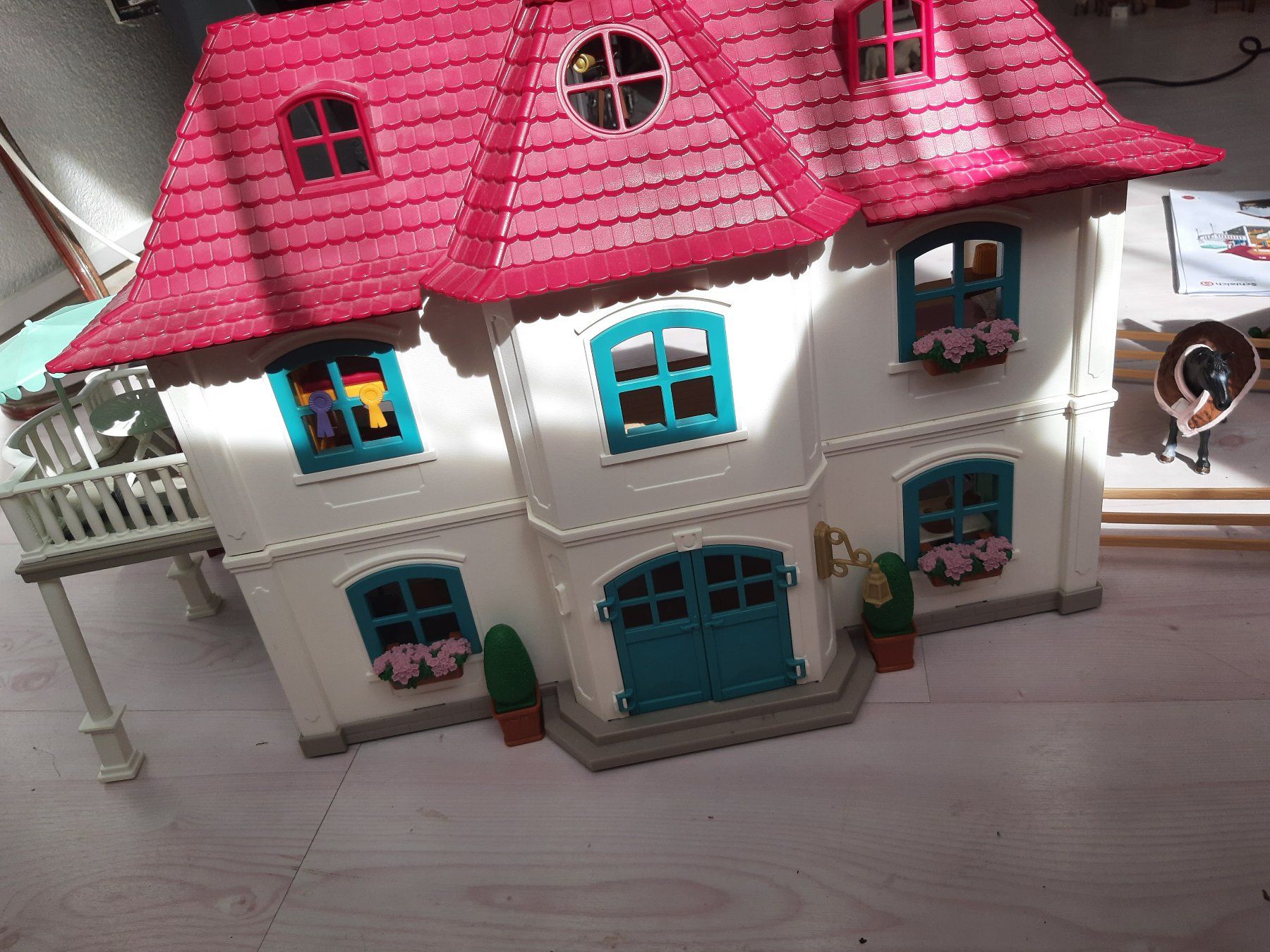 Schleich Giocattoli: Schleich Haus mit Stall – Usato da Sissach venduto da DieNetteDame 2