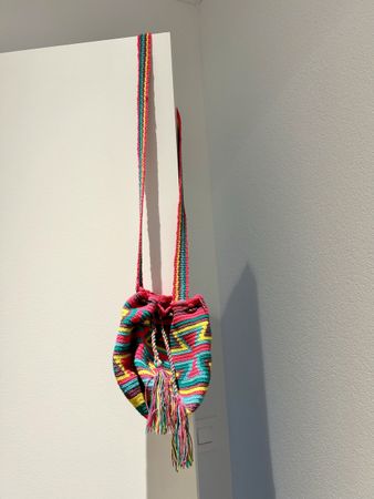 Farbenfrohes Täschchen aus Kolumbien
