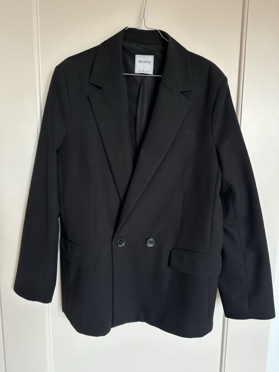 Bershka Jacken: Bershka Black Blazer  – Gebraucht aus Orvin von mboder