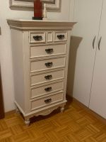 Commode à tiroirs + petite table offerte