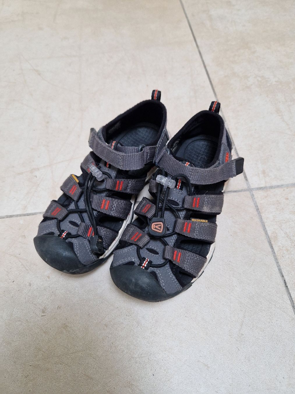 Keen Scarpe da uomo: Keen Wasserschuhe Sandalen Gr. 30 – Usato da Aesch BL venduto da tubby78