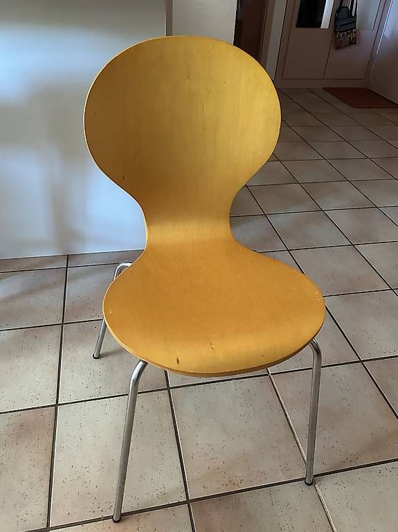 Chaises: Chaises – D'occasion à Mollie-Margoz par ayahbora2