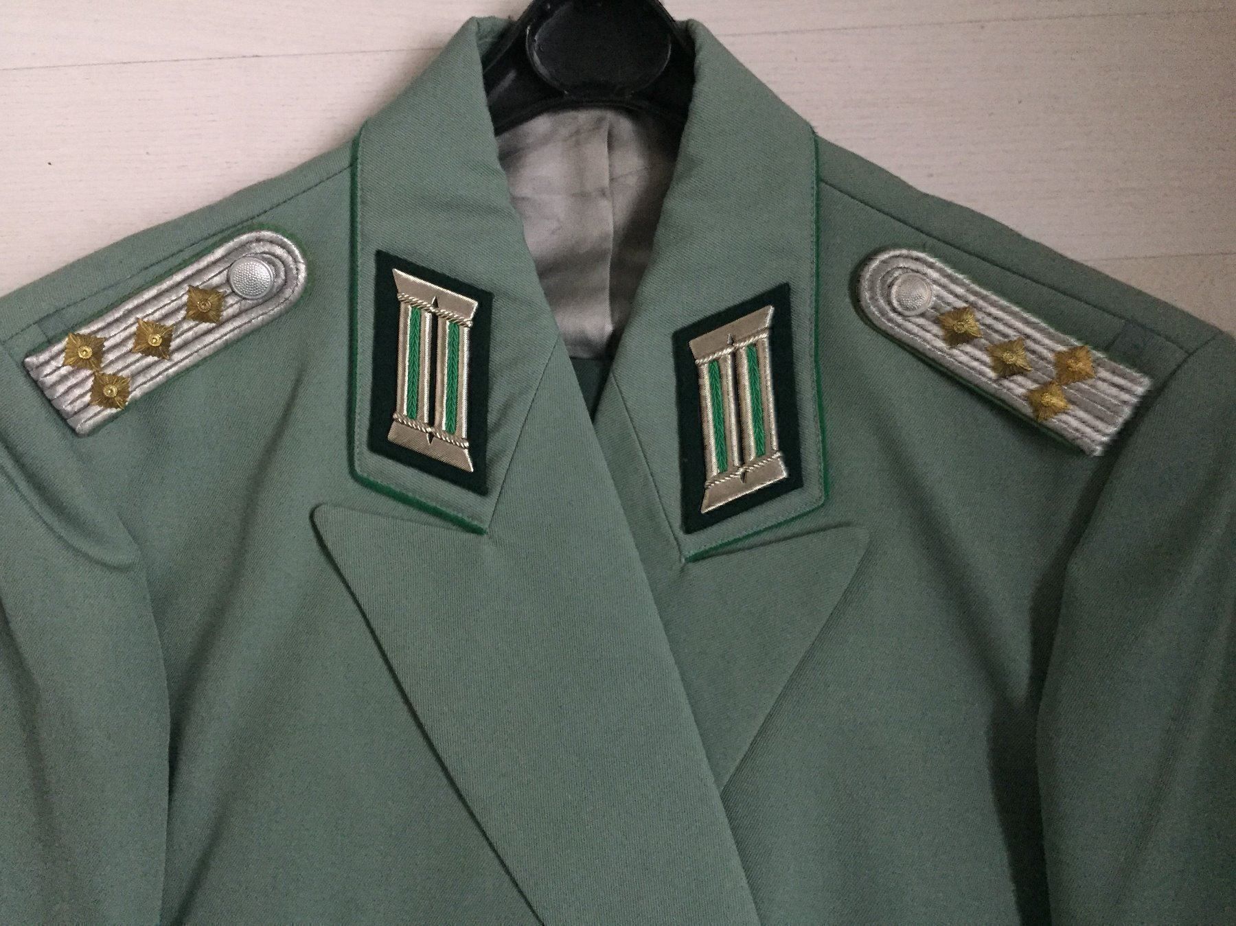 Uniformi: Uniform Volkspolizei DDR – Usato da Volketswil venduto da zwitsch33 1