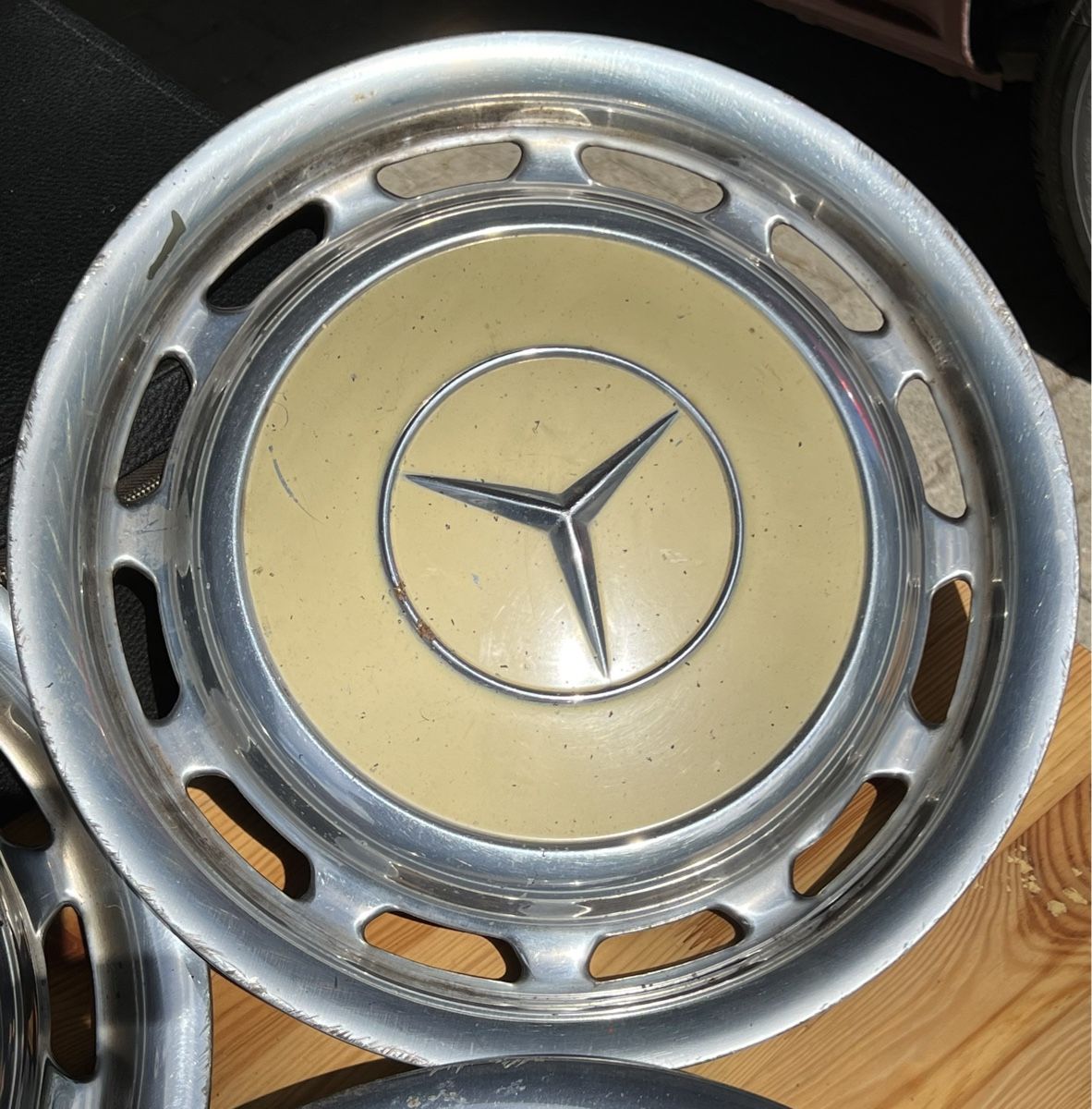 Mercedes-Benz Alle Autoersatzteile: Auto Mercedes - Benz Radkappen – Gebraucht aus Huttwil von  2