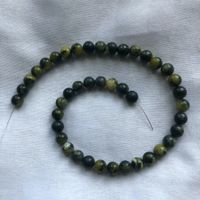 schöne, natürliche "Nephrit Jade" Perlen 10mm - 1 Strang