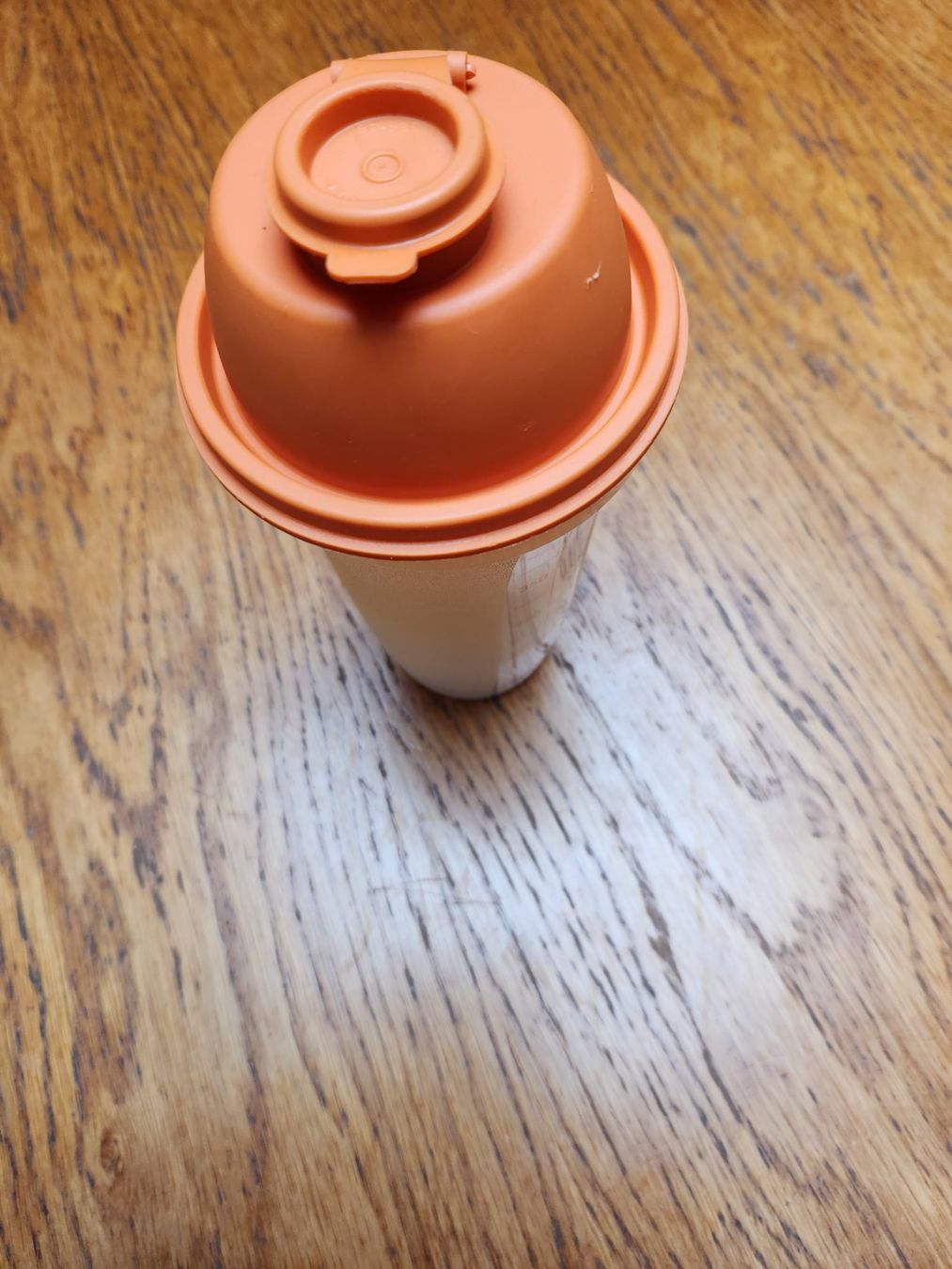 Tupperware Contenitori & Simili: Tupperware Shaker 500ml kleinem Teiler Orange – Usato da Gstaad venduto da Meiel2020 1