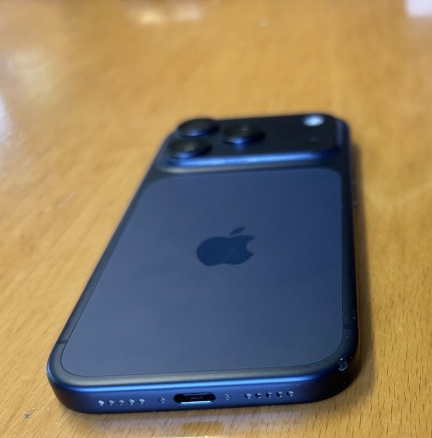 Apple Telefoni cellulari / Smartphones: iPhone 17 Pro, Deep Blue 256 GB – Usato da Raron venduto da fab_k8tr 2