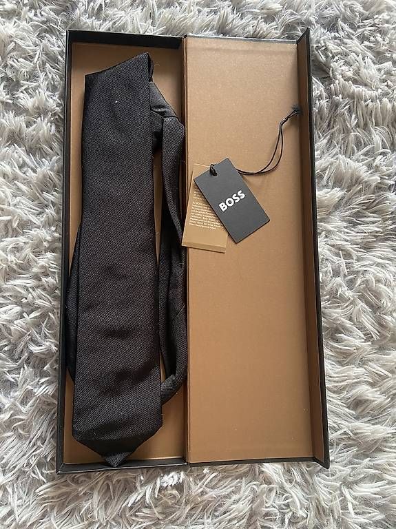 Krawatten: Cravate HUGO BOSS – Gebraucht aus Ste-Croix von Loic_danzii