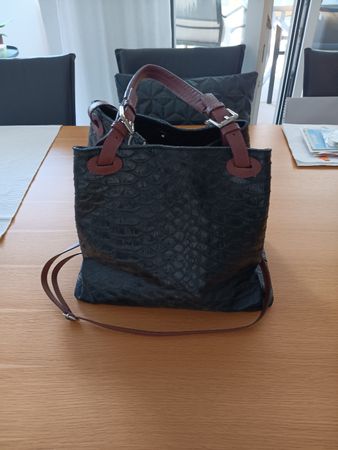 wunderschöne Handtasche Leder schwarz neuwertig.Italien.