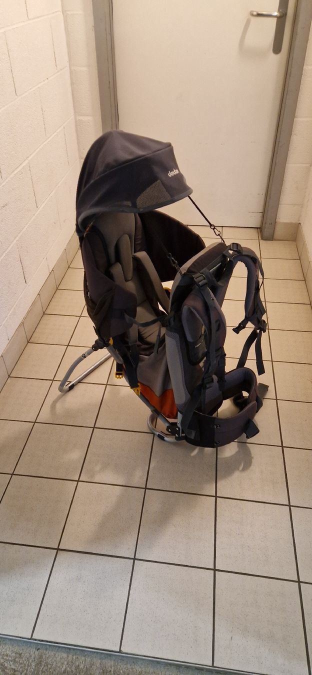 Deuter Zaini: sac a dos Deuter porte-bébé – Usato da Gland venduto da gre_hw6j 3