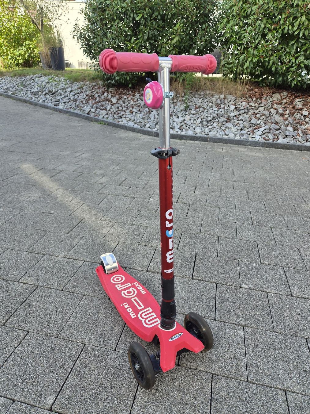 Micro Kickboard: Trottinett "Maxi Micro Deluxe Foldable LED Red" gebraucht – Usato da Oberentfelden venduto da Jigibau 1