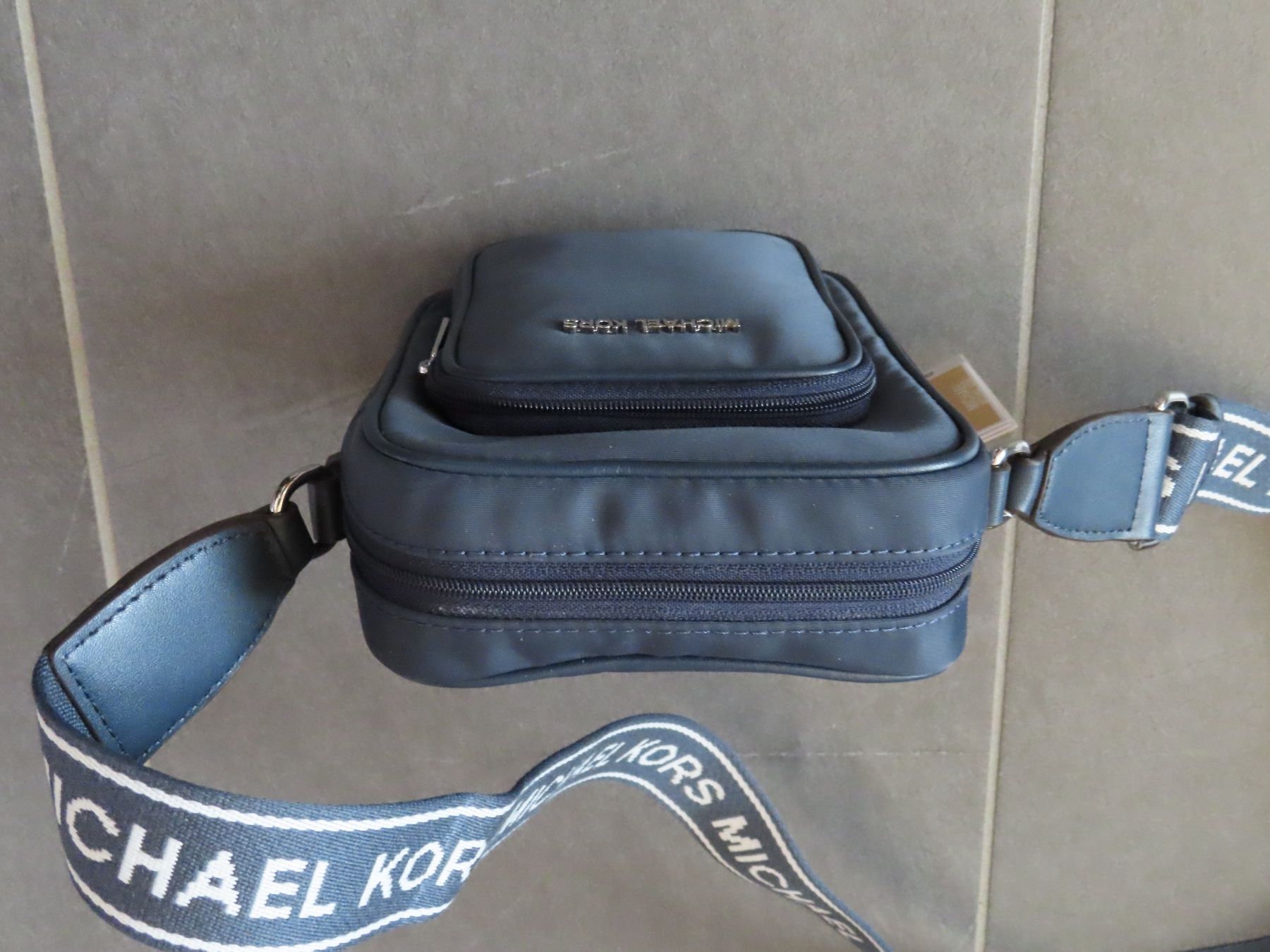 Michael Kors Taschen für Damen: MICHAEL KORS Smartphone-Umhängetasche ***NEU*** – Neu und originalverpackt aus Wallenried von Asyano 3