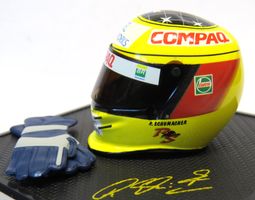 Helm mit Handschuhen von Ralf Schumacher 2000