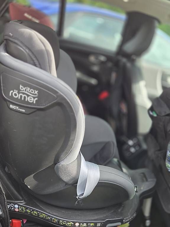 Britax Römer Auto-Kindersitze: Britax Kindersitz dualfix m i-size – Gebraucht aus Thun von Zmurmi 2