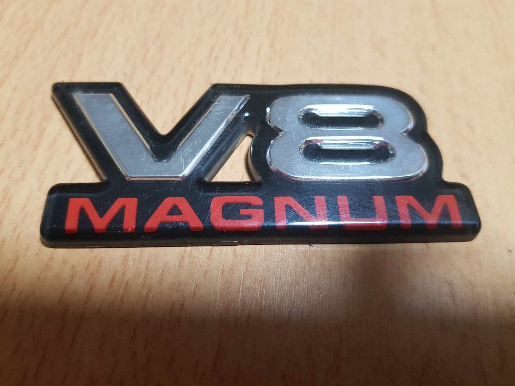 Dodge Tutti pezzi di ricambio auto: Emblem V8 Magnum Dodge – Usato da Niedergösgen venduto da usc_l8gm 1
