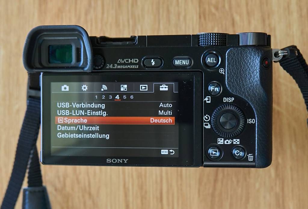 Sony Fotocamera: Kamera Sony Alpha 6000 24 MP mit kit-Objektiv – Usato da Hochdorf venduto da Bellevue526 1
