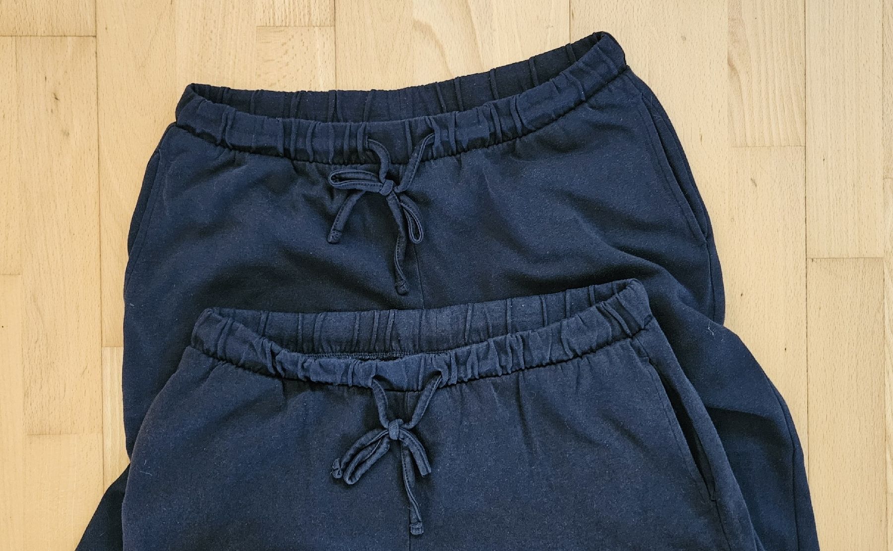Pantaloni: 2 Paar Jogginghose Vila schwarz elastischer Bund – Usato da Rombach venduto da ThriftBetter