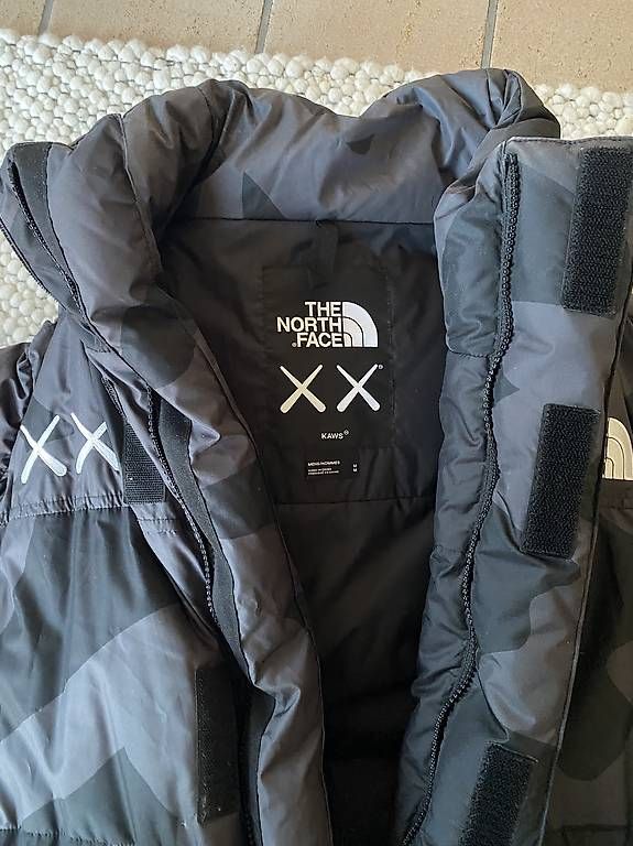 Vestes: The North Face x Kaws Parka, M – D'occasion à Orselina par stefaniamenz 1