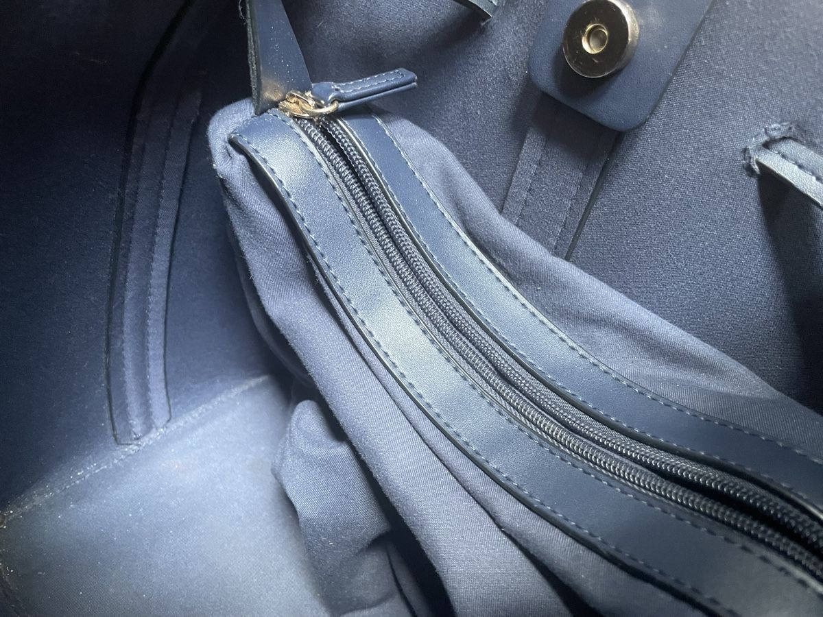Borse da donna: Handtasche / Umhängetasche in dunkelblau – Usato da Kloten venduto da Bevandes 2