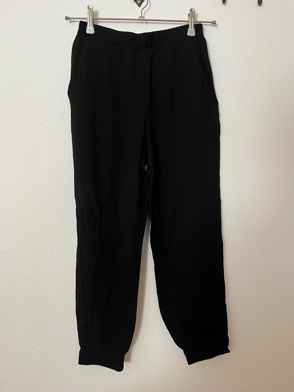 Cos Hosen: Pantalon COS – Gebraucht aus Cully von FranVey