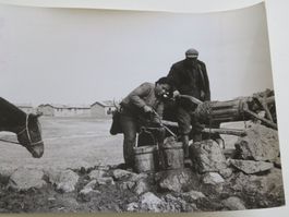 Erh. Hürsch 1 Foto um 1975, China: Ziehbrunnen einer Kommune