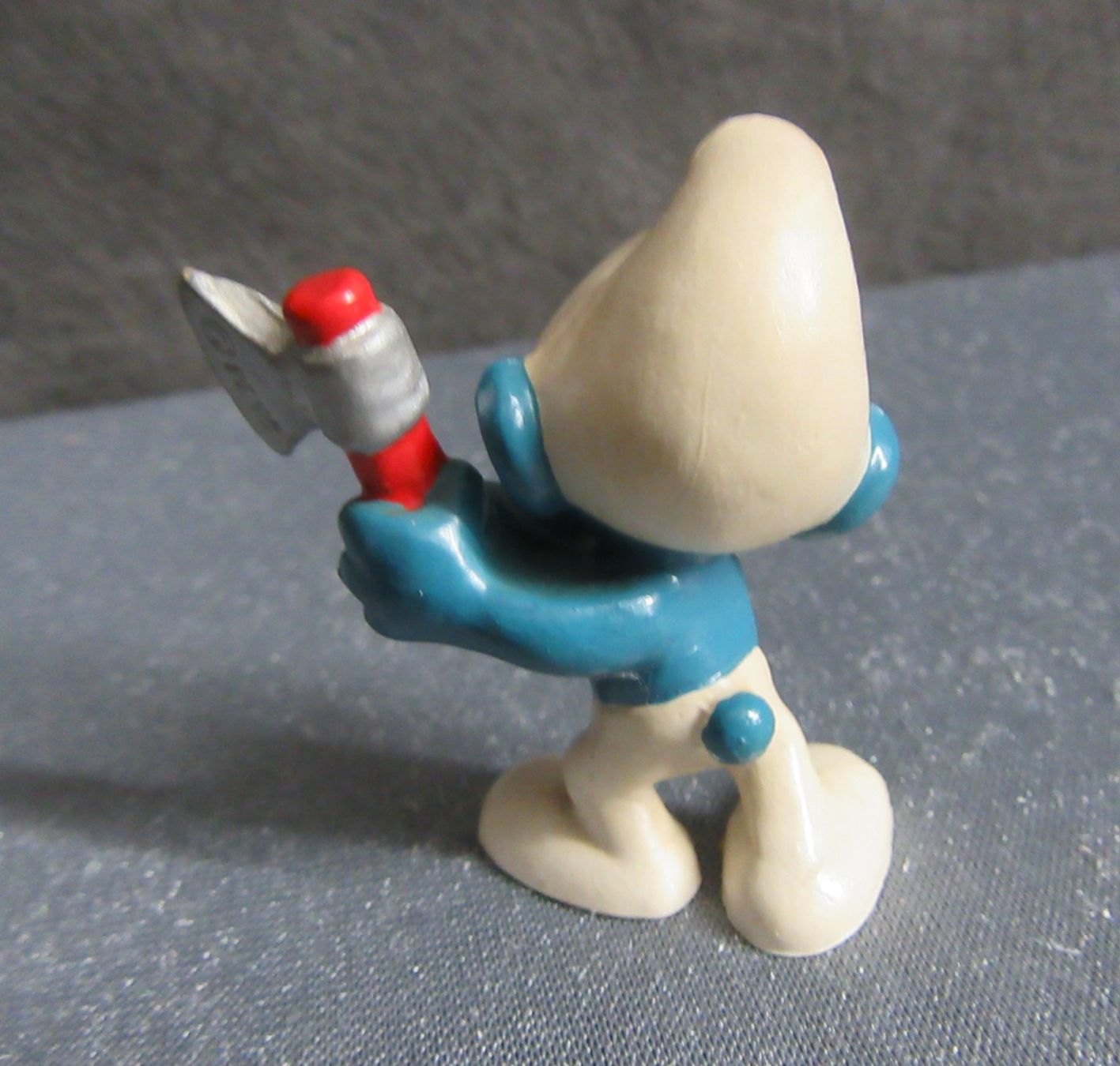 Statuette: Schlumpf - mit Axt - Bully - ab CHF 4.00 – Usato da Auenstein venduto da Padabimbim 1