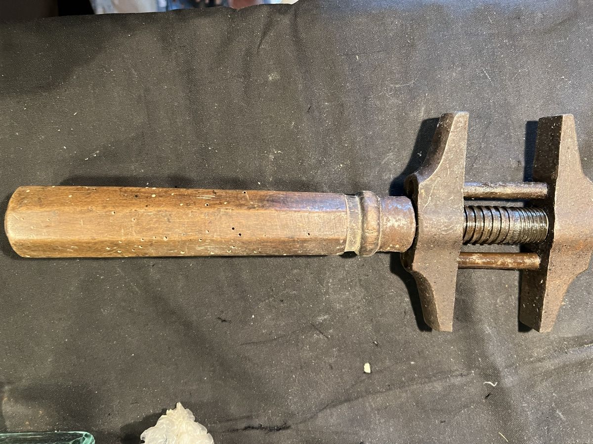 Alle Werkzeuge: Antike Rohrzange, ca. 30cm, Holzgriff – Gebraucht aus Niederrohrdorf von beniledergerber 2