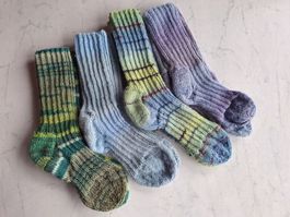4 PAAR SOCKEN HANDGESTRICKT GR 38